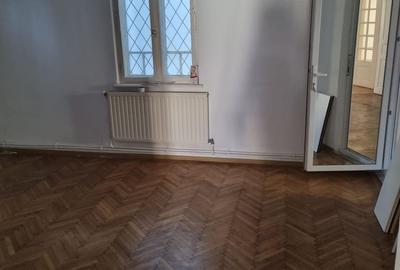 Casă cu 5 camere cu Teren 334 Mp în Calea București - 9
