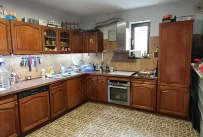 Casă cu 6 camere cu Teren 402 Mp în Central - 3