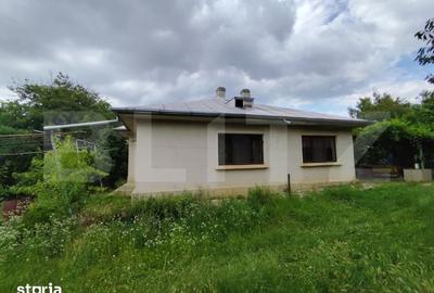 Casă cu 4 camere cu Teren 2850 Mp în Bucium