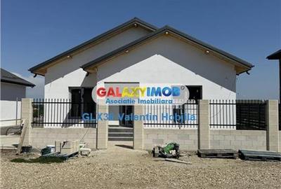 Casă cu 4 camere cu Teren 400 Mp în Central