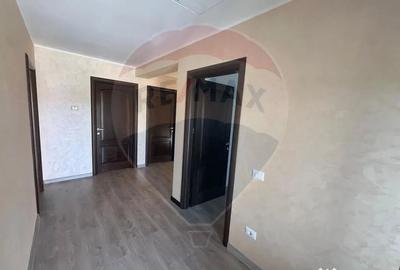 Casă cu 4 camere cu Teren 300 Mp în Central