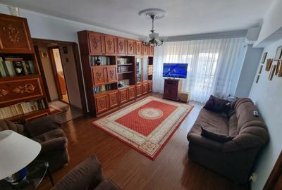 Apartament cu 3 camere semidecomandat, mobilat în Capitol