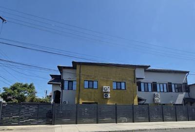 Casă cu 5 camere cu Canalizare în Central - 3