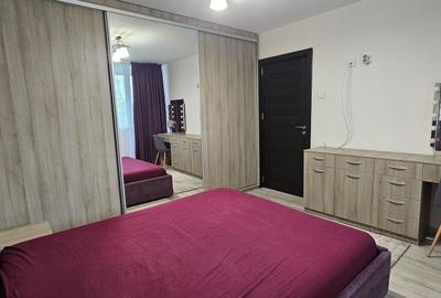 Apartament cu 3 camere decomandat, mobilat în Titan