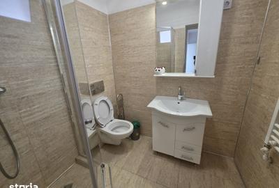 Casă cu 8 camere cu Teren 500 Mp în Central