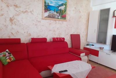 Apartament cu 3 camere decomandat, mobilat în Florești