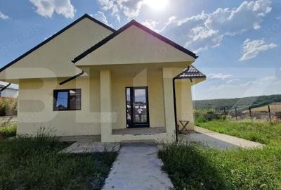 Casă cu 4 camere cu Teren 480 Mp în Cornești