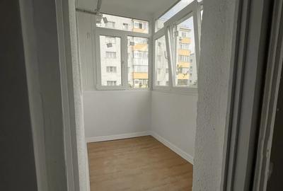 Apartament cu 3 camere decomandat în Dristor