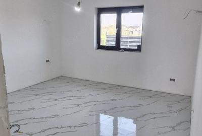 Casă cu 3 camere cu Teren 385 Mp în Central - 1