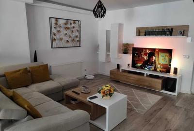 Apartament cu 3 camere semidecomandat, mobilat în Zorilor