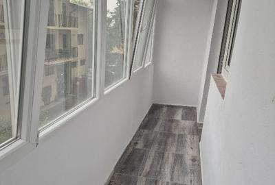 Apartament cu 3 camere decomandat în Micro 4