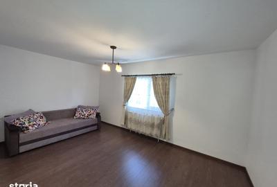 Apartament cu 4 camere decomandat în Bârnova