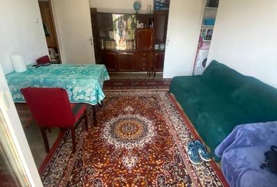 Apartament cu 3 camere semidecomandat în Vlahuță