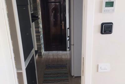 Apartament cu 3 camere semidecomandat în Central - 1