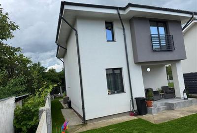 Casă cu 4 camere cu Canalizare în Ferme