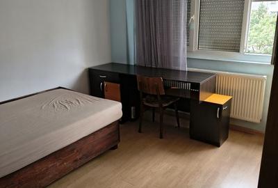 Apartament cu 3 camere decomandat în Lujerului