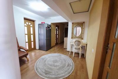 Apartament cu 3 camere decomandat în Mărăței