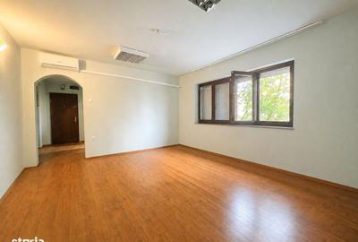 Apartament cu 3 camere semidecomandat în Central
