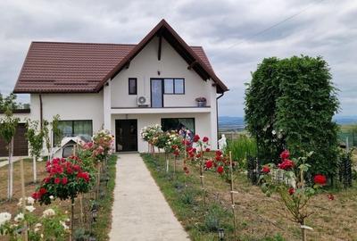 Casă cu 4 camere în Giulești