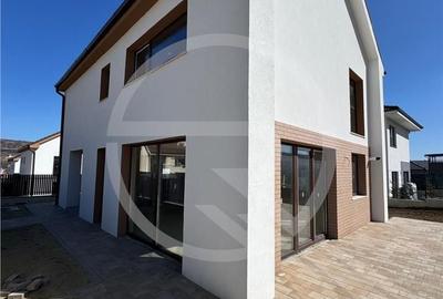 Casă cu 4 camere cu Teren 505 Mp în Chinteni
