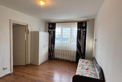Apartament cu 2 camere semidecomandat, mobilat în Vălenii de Munte