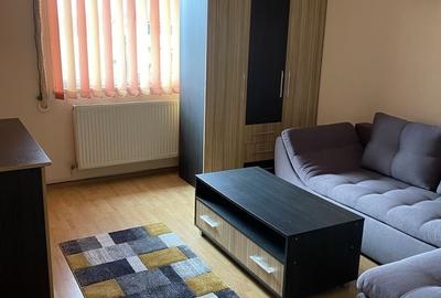 Garsonieră decomandată în Central
