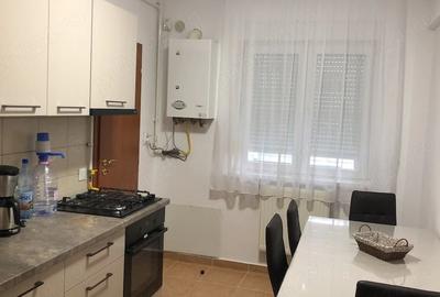 Apartament cu 3 camere semidecomandat în Central - 1