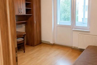 Apartament cu 4 camere decomandat în Lipovei