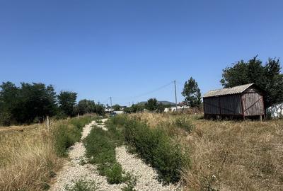 Teren de 1350 mp, în Oarja