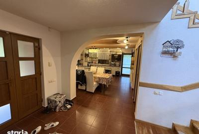 Casă cu 4 camere cu Teren 1700 Mp în Central - 8