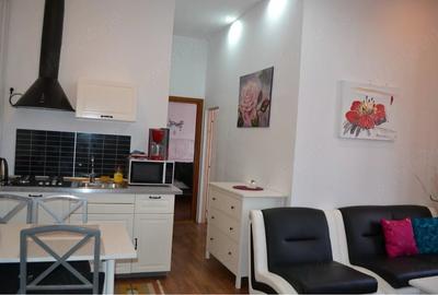 Apartament cu 3 camere decomandat în Medicină