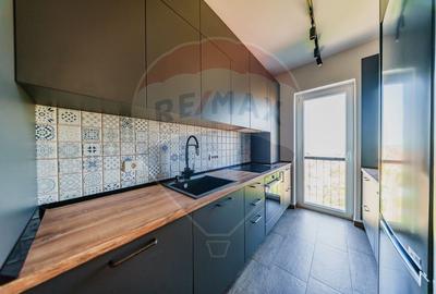 Apartament cu 3 camere semidecomandat, mobilat în UTA - 8