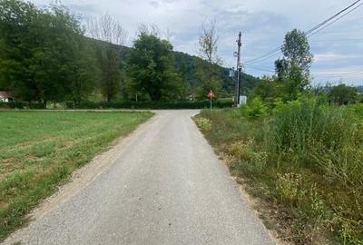 Teren de 2230 mp, în Ribița
