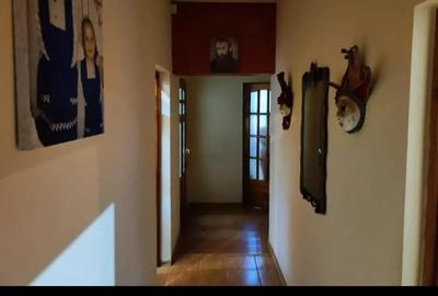 Casă cu 3 camere în Central - 1