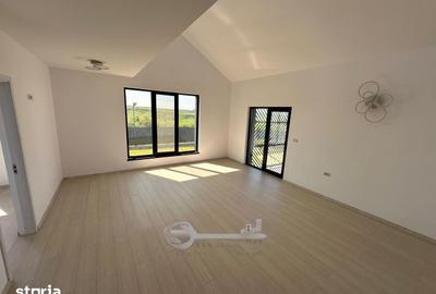 Casă cu 4 camere cu Teren 588 Mp în Bârnova