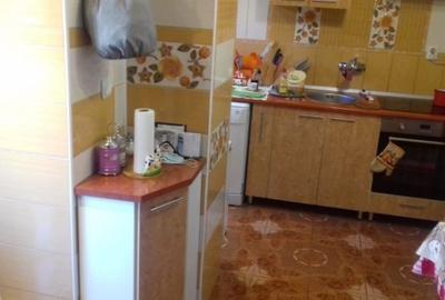 Apartament cu 4 camere decomandat în P-ța Victoriei - 4