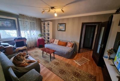 Apartament cu 2 camere semidecomandat, mobilat în Central