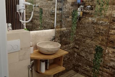 Apartament cu 3 camere decomandat în Central - 1