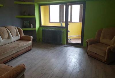 Garsonieră decomandată, mobilată în Nicolina