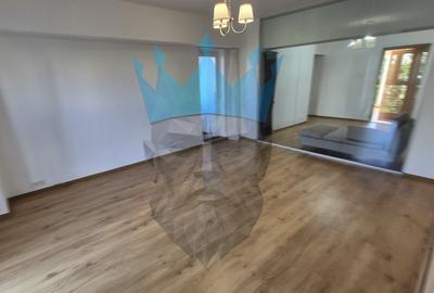 Apartament cu 4 camere semidecomandat în Unirii
