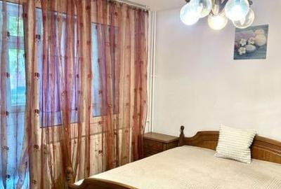 Apartament cu 3 camere decomandat, mobilat în Berceni