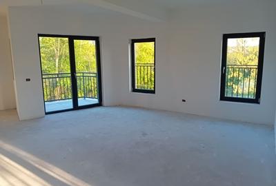 Apartament cu 2 camere decomandat în Exterior Vest