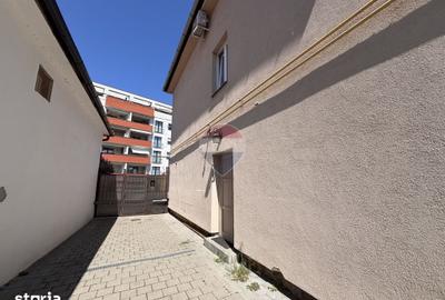 Casă cu 9 camere cu Teren 373 Mp în Lazaret