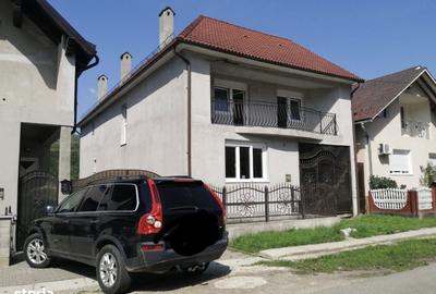 Casă cu 4 camere în Nepos