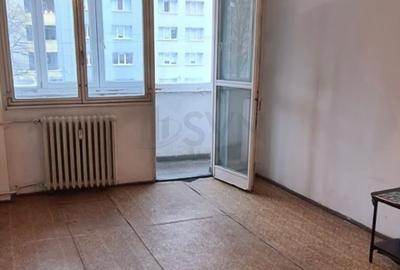Apartament cu 3 camere decomandat în Lacul Tei