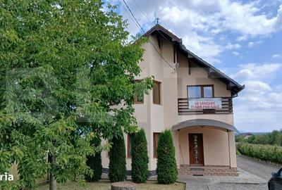 Casă cu 4 camere în Central