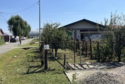 Casă cu 4 camere în Sinești