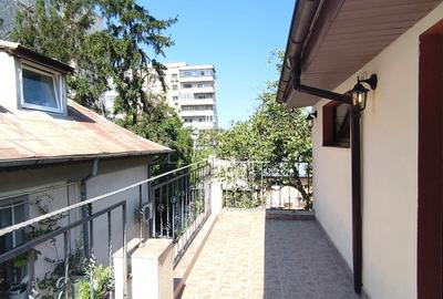 Casă cu 5 camere cu Canalizare în Banu Manta