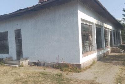 Spațiu comercial, de 350 mp, în Urecheni