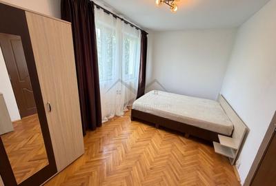 Apartament cu 3 camere semidecomandat în Podu Roș